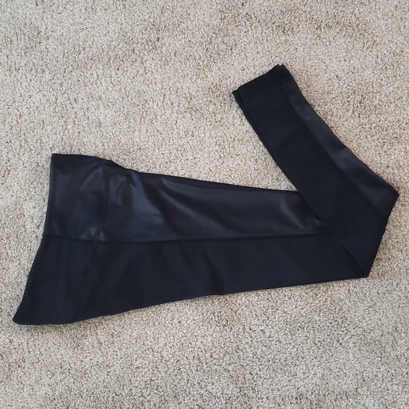 PEACH BLACK LEGGINGS IN SIZE M - Picture 1 of 3